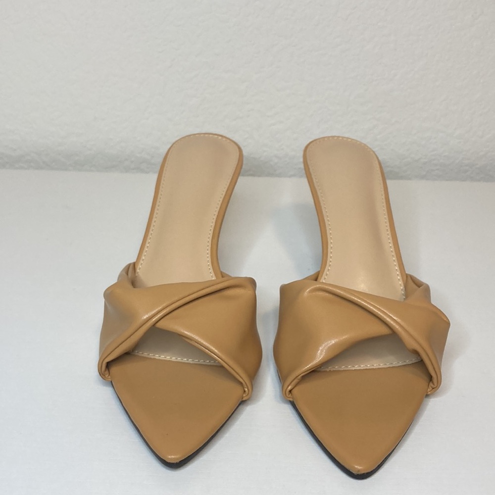 Twist Detail Heeled Mule Sandal